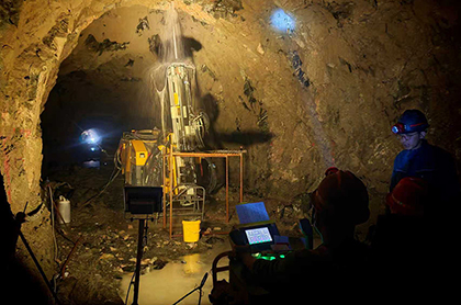 جهاز الحفر الهيدروليكي جامبو، طراز HT70-B