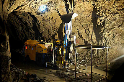 جهاز الحفر الهيدروليكي جامبو، طراز HT70-B